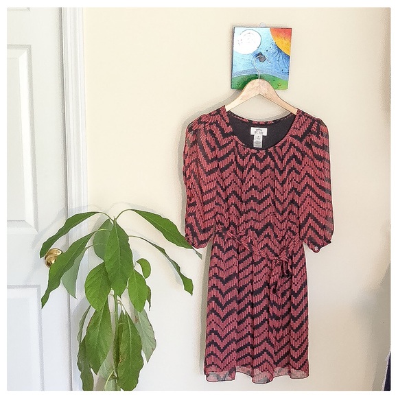 ❤️Lovely Chevron Pattern Dress, Cool Sleeves, Belt - Picture 5 of 8